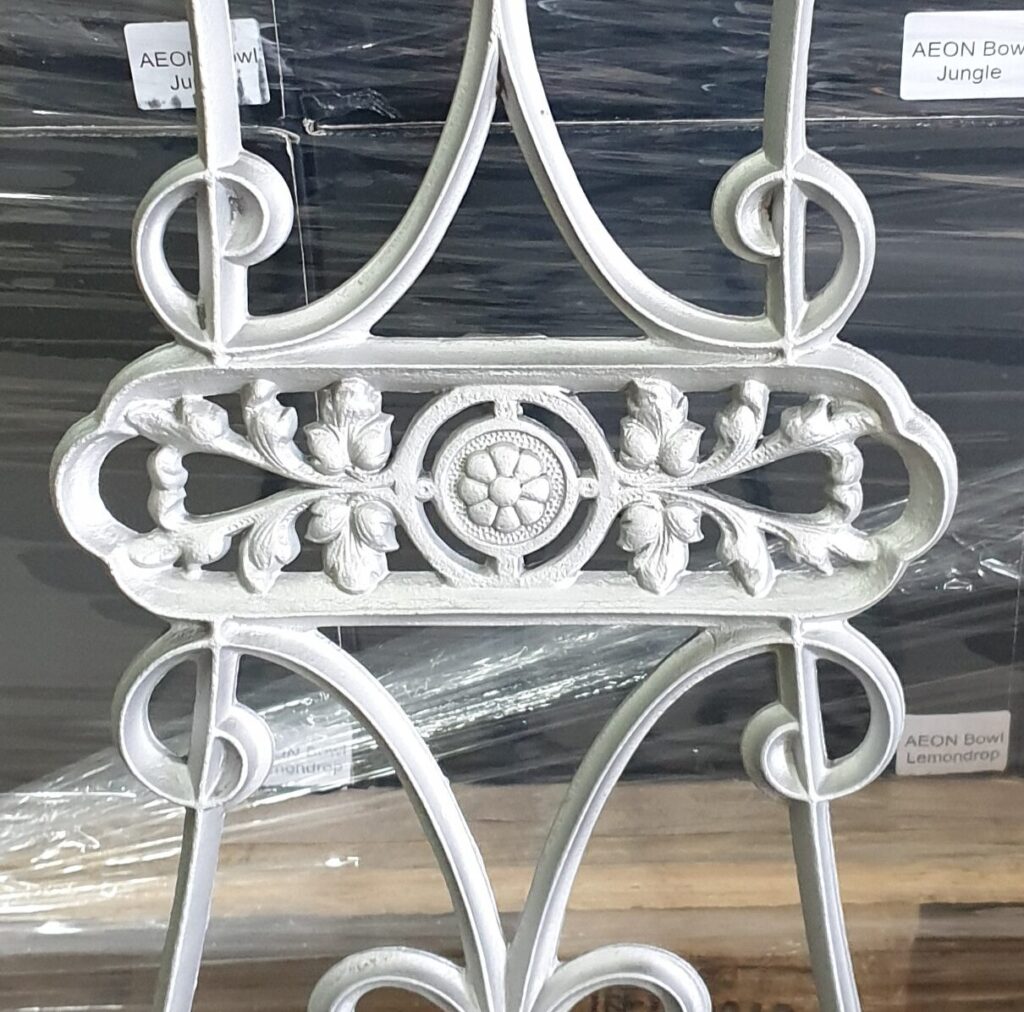 Nähmaschienengestell gestrahlt